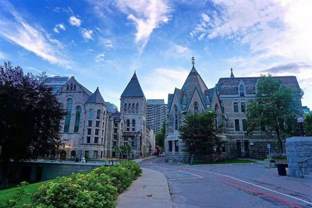 加拿大本科休学后可以读硕士吗？
